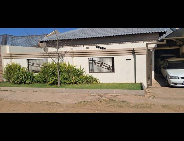 5 BEDROOM HOUSE FOR SALE IN MEADOWLANDS